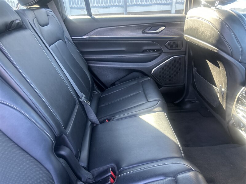 2022 Jeep Grand Cherokee L Overland - Photo 59 - Cleveland, GA 30528