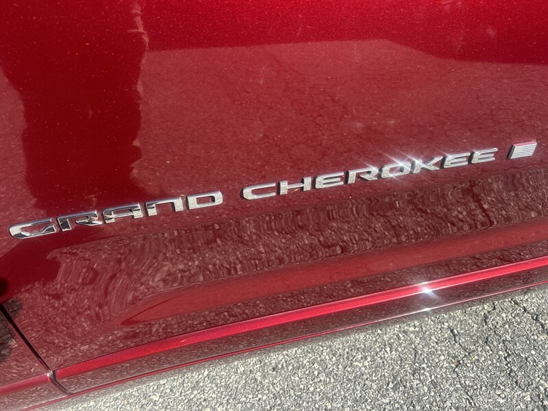 2022 Jeep Grand Cherokee L Overland - Photo 13 - Cleveland, GA 30528