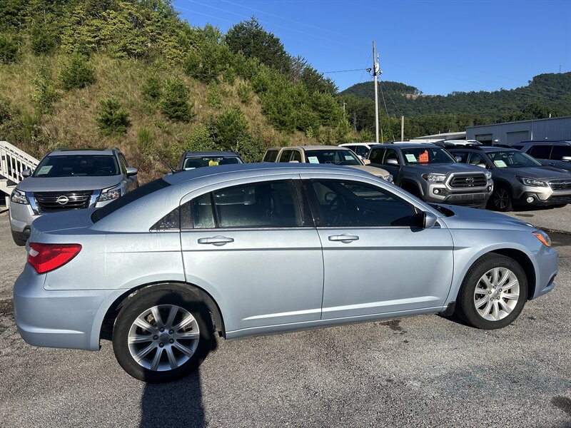 2013 Chrysler 200 Touring - Photo 9 - Cleveland, GA 30528