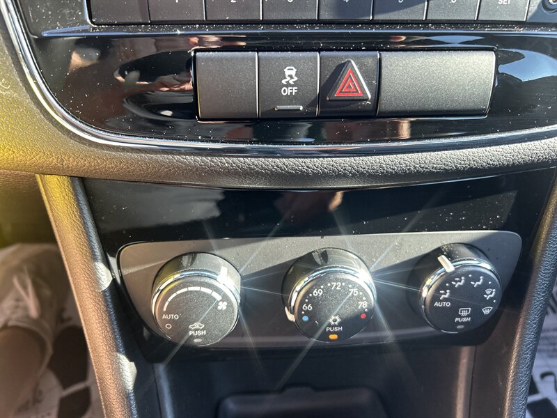 2013 Chrysler 200 Touring - Photo 24 - Cleveland, GA 30528
