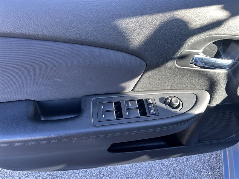 2013 Chrysler 200 Touring - Photo 13 - Cleveland, GA 30528
