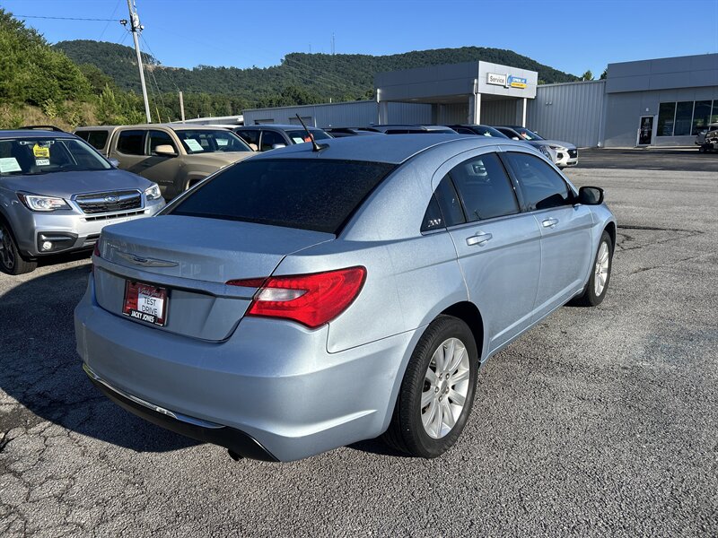 2013 Chrysler 200 Touring - Photo 8 - Cleveland, GA 30528