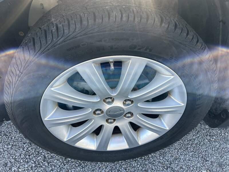 2013 Chrysler 200 Touring - Photo 12 - Cleveland, GA 30528