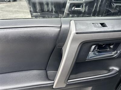 2016 Toyota 4Runner SR5 Premium   - Photo 30 - Cleveland, GA 30528