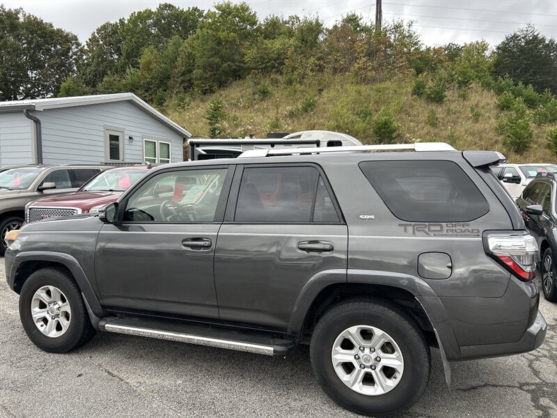 2016 Toyota 4Runner SR5 Premium photo 3