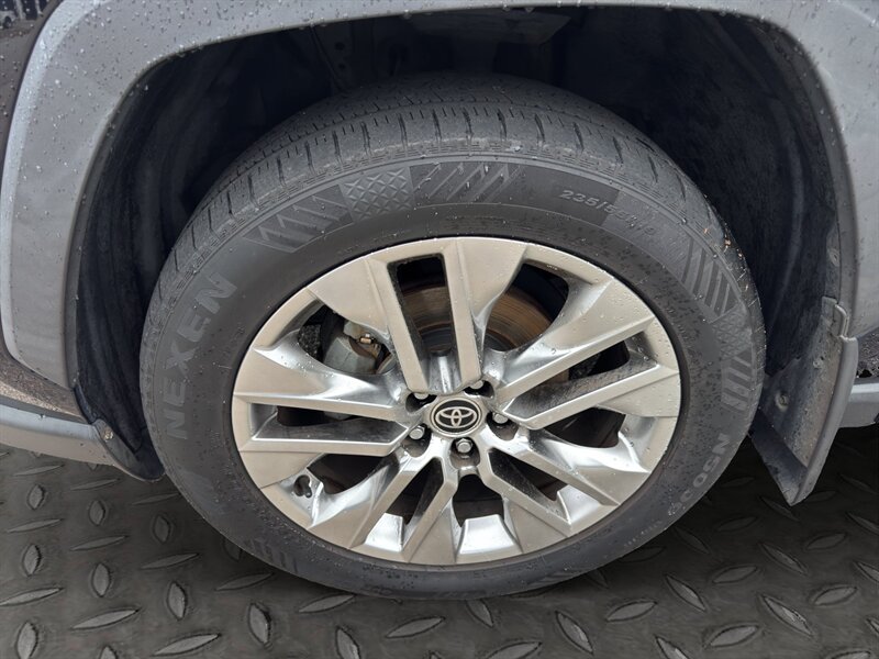 2020 Toyota RAV4 XLE Premium - Photo 12 - Cleveland, GA 30528
