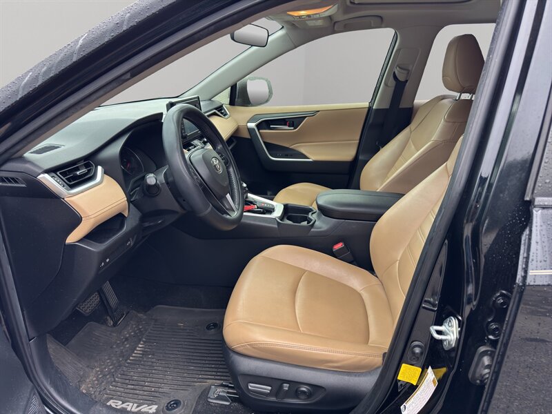 2020 Toyota RAV4 XLE Premium - Photo 3 - Cleveland, GA 30528
