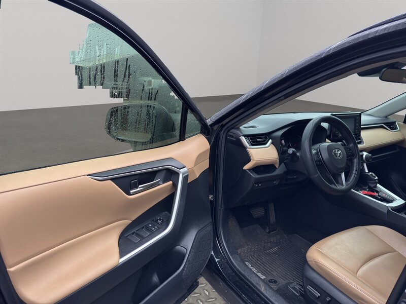 2020 Toyota RAV4 XLE Premium - Photo 5 - Cleveland, GA 30528