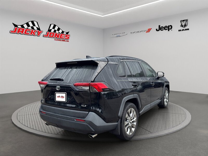 2020 Toyota RAV4 XLE Premium - Photo 8 - Cleveland, GA 30528