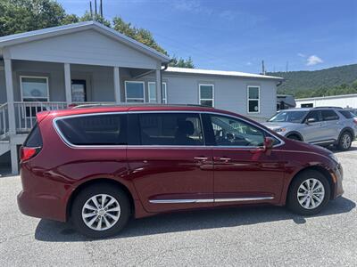 2017 Chrysler Pacifica Touring Plus - Photo 7 - Cleveland, GA 30528