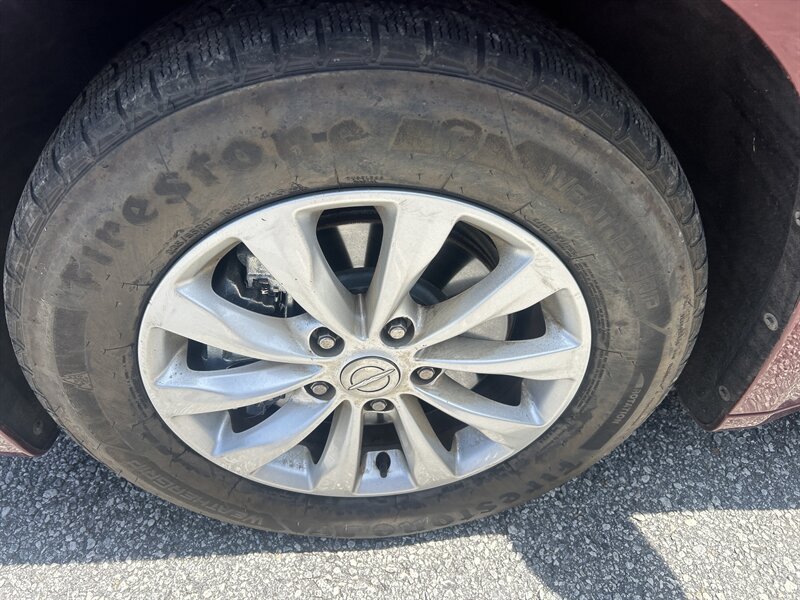 2017 Chrysler Pacifica Touring Plus - Photo 12 - Cleveland, GA 30528