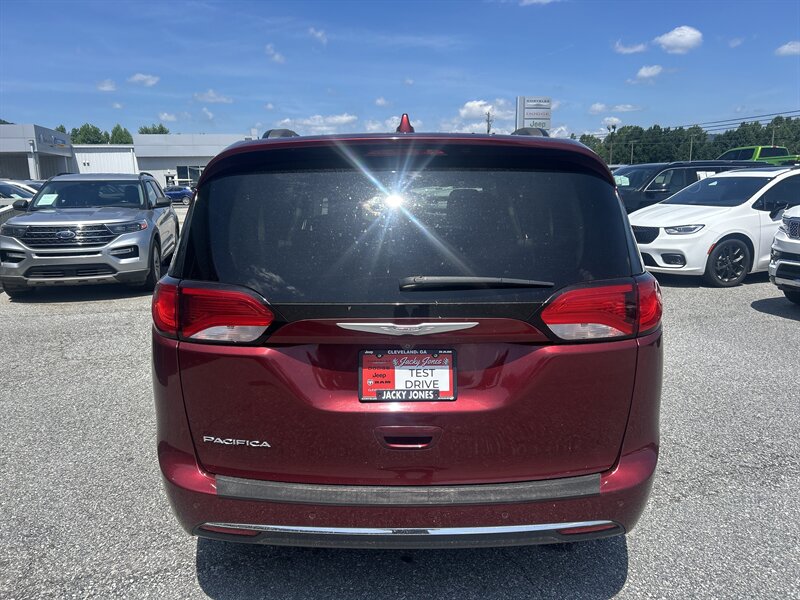 2017 Chrysler Pacifica Touring Plus - Photo 5 - Cleveland, GA 30528