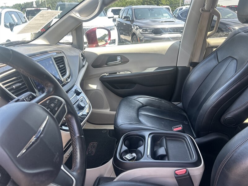 2017 Chrysler Pacifica Touring Plus - Photo 16 - Cleveland, GA 30528
