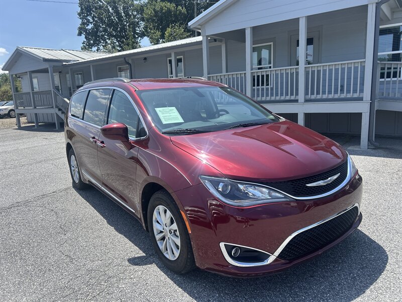 2017 Chrysler Pacifica Touring Plus - Photo 9 - Cleveland, GA 30528