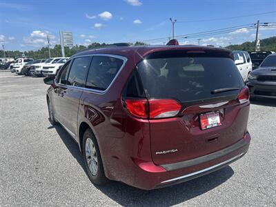 2017 Chrysler Pacifica Touring Plus - Photo 4 - Cleveland, GA 30528