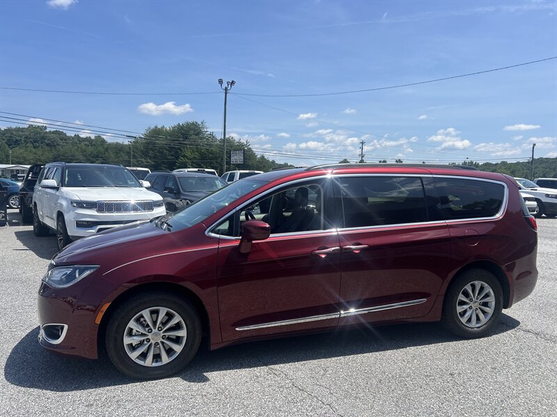 2017 Chrysler Pacifica Touring Plus - Photo 2 - Cleveland, GA 30528