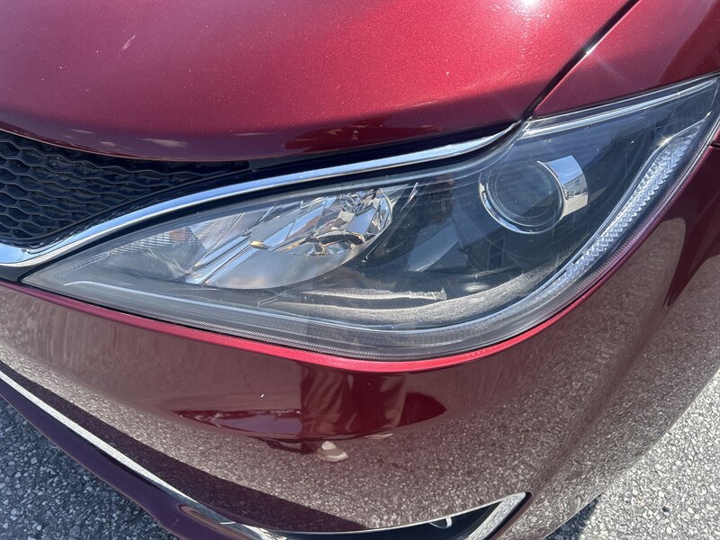 2017 Chrysler Pacifica Touring Plus - Photo 11 - Cleveland, GA 30528