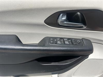 2017 Chrysler Pacifica Touring Plus - Photo 13 - Cleveland, GA 30528