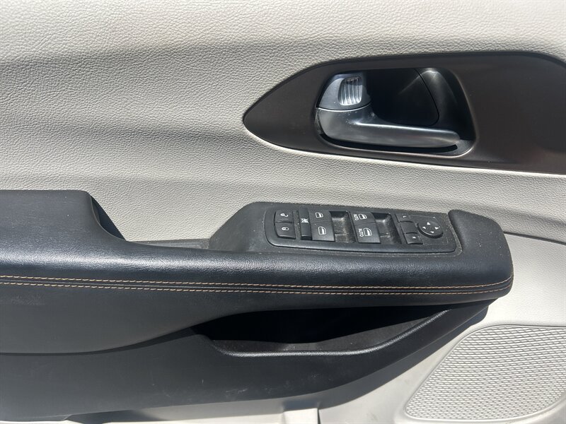 2017 Chrysler Pacifica Touring Plus - Photo 13 - Cleveland, GA 30528