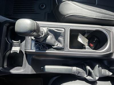 2005 Ford F-250 Super Duty Lariat 4dr Crew Cab Lariat - Photo 24 - Cleveland, GA 30528
