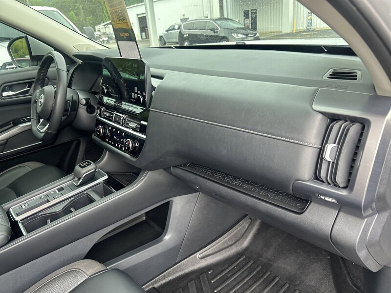 2022 Nissan Pathfinder SL - Photo 48 - Cleveland, GA 30528