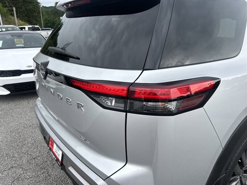 2022 Nissan Pathfinder SL - Photo 42 - Cleveland, GA 30528