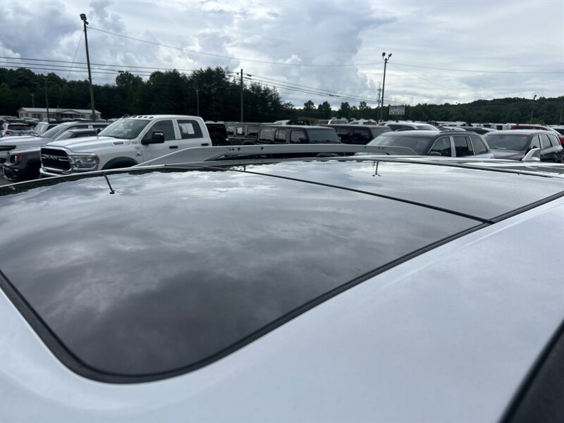 2022 Nissan Pathfinder SL - Photo 13 - Cleveland, GA 30528