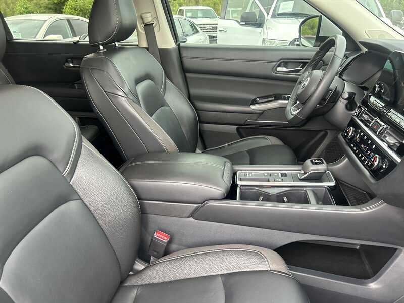 2022 Nissan Pathfinder SL - Photo 49 - Cleveland, GA 30528