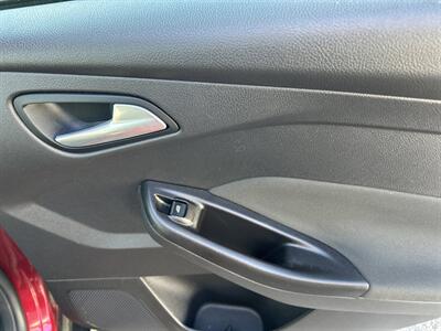 2015 Ford Focus SE   - Photo 32 - Cleveland, GA 30528