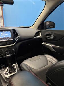 2017 Jeep Cherokee Trailhawk L Plus   - Photo 12 - Charlotte, NC 28205