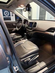 2017 Jeep Cherokee Trailhawk L Plus   - Photo 9 - Charlotte, NC 28205