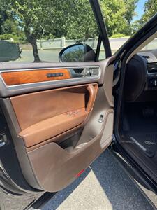 2013 Volkswagen Touareg VR6 Sport   - Photo 16 - Charlotte, NC 28205