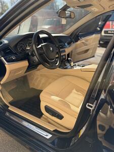 2014 BMW 528i xDrive   - Photo 8 - Charlotte, NC 28205