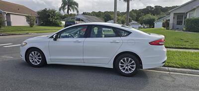 2017 Ford Fusion S   - Photo 4 - Orlando, FL 32837