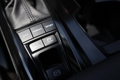 2025 Toyota Camry SE - Photo 16 - Sun Valley, CA 91352