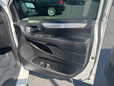 2019 Dodge Grand Caravan GT   - Photo 18 - Sun Valley, CA 91352
