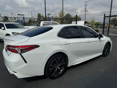 2018 Toyota Camry SE   - Photo 6 - Sun Valley, CA 91352