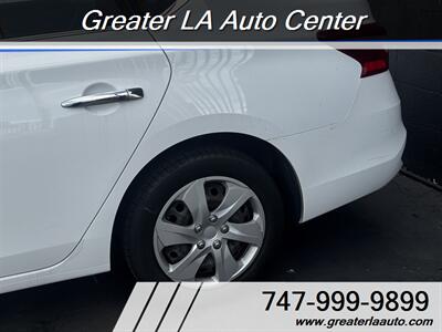 2020 Nissan Sentra SR   - Photo 8 - Sun Valley, CA 91352