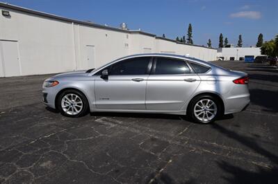 2019 Ford Fusion Hybrid SE - Photo 2 - Sun Valley, CA 91352