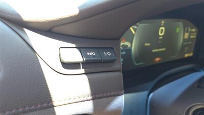 2015 Cadillac Escalade Premium - Photo 23 - Sun Valley, CA 91352