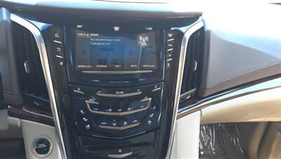 2015 Cadillac Escalade Premium - Photo 17 - Sun Valley, CA 91352