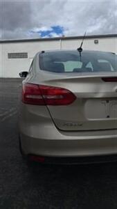 2018 Ford Focus SE   - Photo 13 - Sun Valley, CA 91352