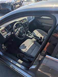 2013 Volkswagen Jetta Hybrid - Photo 11 - Sun Valley, CA 91352