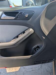 2013 Volkswagen Jetta Hybrid - Photo 12 - Sun Valley, CA 91352
