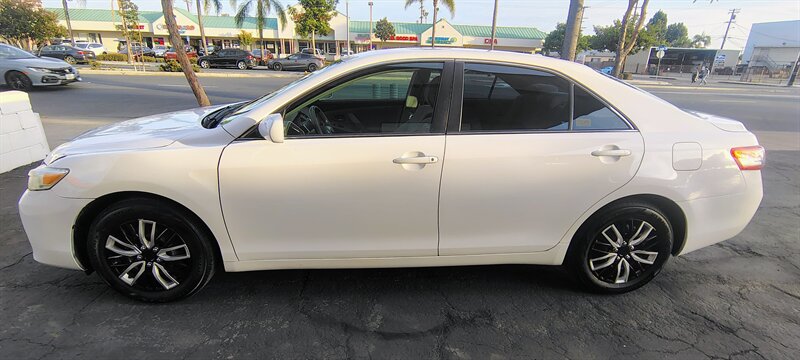 2011 Toyota Camry LE - Photo 2 - San Diego, CA 92115