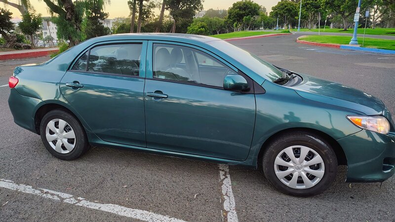 2010 Toyota Corolla LE - Photo 5