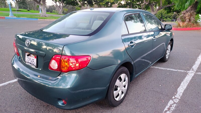 2010 Toyota Corolla LE - Photo 4