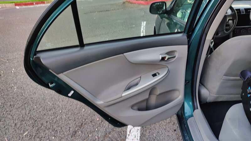 2010 Toyota Corolla LE - Photo 13