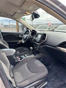 2017 Jeep Cherokee Latitude   - Photo 8 - Denver, CO 80204