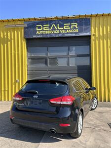 2017 Kia Forte5 LX   - Photo 4 - Denver, CO 80204